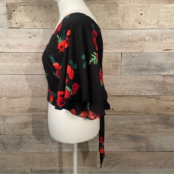🛍️3/$30 Express flutter sleeve floral tie up‎ cropped top in  size small - Picture 2 of 9